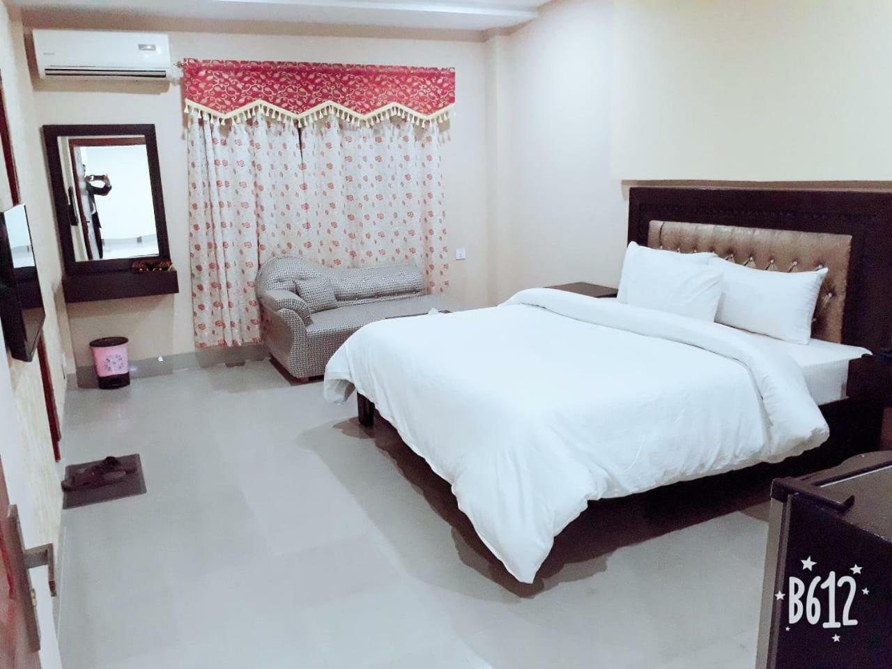 Hotel Crown Inn Multan Exterior foto