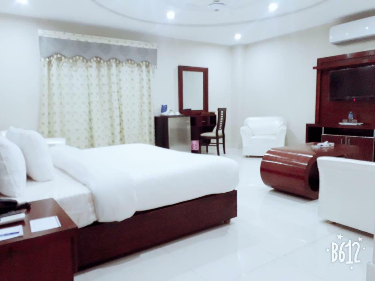 Hotel Crown Inn Multan Exterior foto
