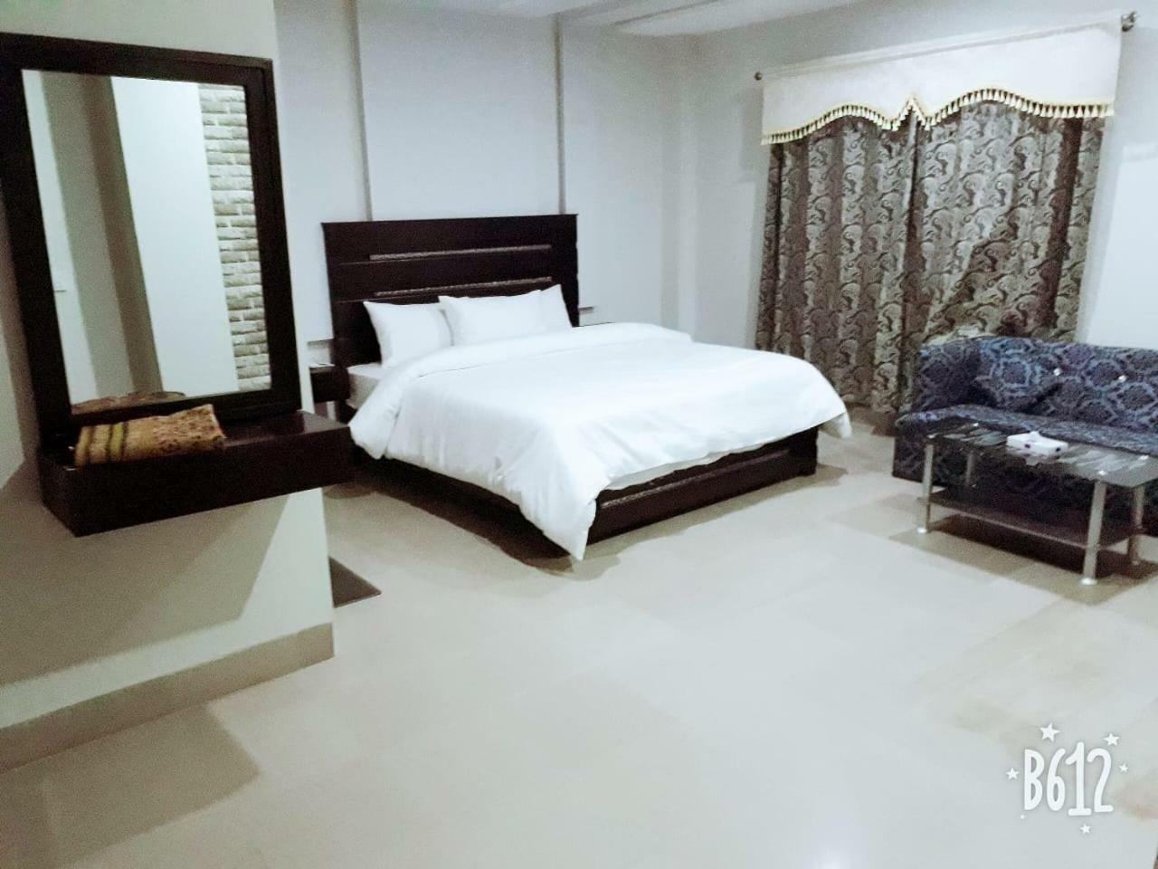 Hotel Crown Inn Multan Exterior foto